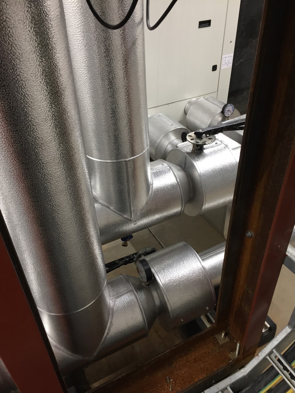 Metal-clad insulation on chilled water pipes and fittings